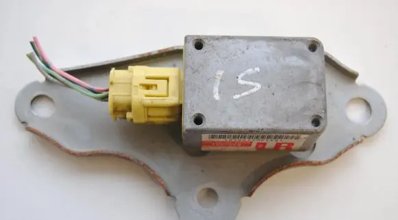 Lexus IS 200-300 Airbag deployment crash/impact sensor