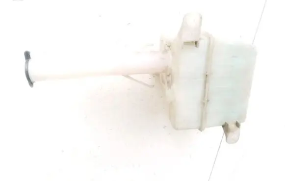 Hyundai Trajet Windshield washer fluid reservoir/tank 986103A000 986103A010