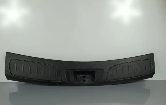 Trunk/boot sill cover protection