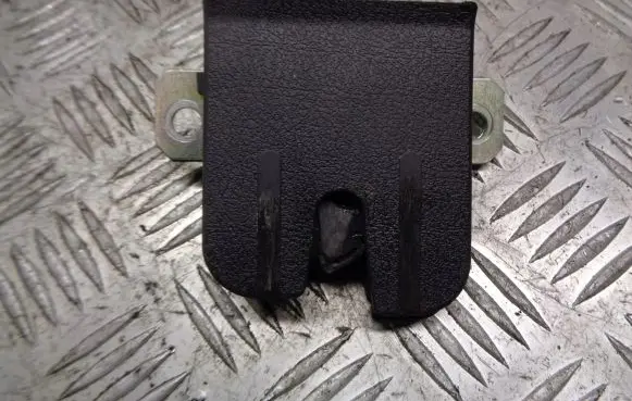 Volkswagen Polo IV 9N3 Tailgate exterior lock 6Q6827505E