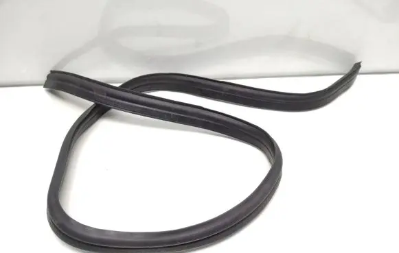Mercedes-Benz E W211 Engine compartment rubber Epdm0280939709