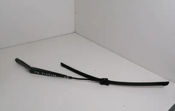 Skoda Octavia Mk2 (1Z) Front wiper blade arm 1Z1955409A