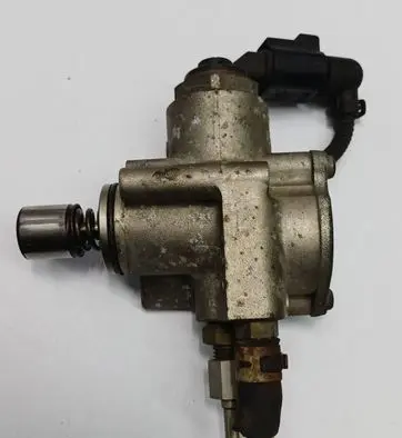Volkswagen Golf V Fuel injection high pressure pump 03C127025R