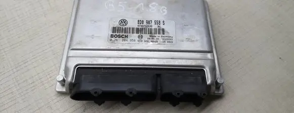 Volkswagen PASSAT B5 Engine control unit/module 8D0907558S