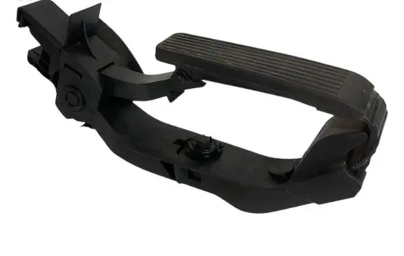 Mercedes-Benz E W211 Accelerator throttle pedal A2113000604 A2113010001