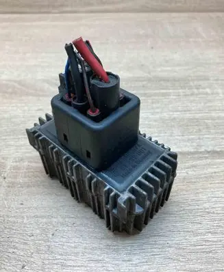 Glow plug pre-heat relay