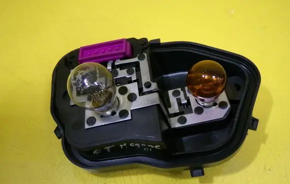 Renault Megane III Tail light bulb cover holder 89076150