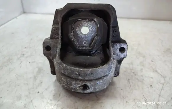 Audi A4 S4 B8 8K Engine mount bracket