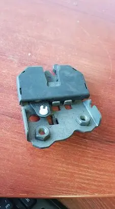 BMW 3 E46 Seat back rest lock catch 8209036