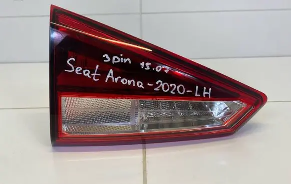 Tailgate rear/tail lights