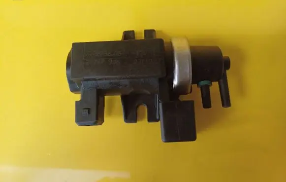 BMW 5 E39 Turbo solenoid valve 722796 2247907
