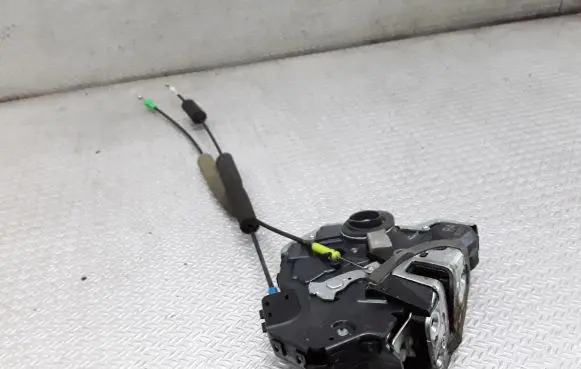 Lexus IS 220D-250-350 Front door lock