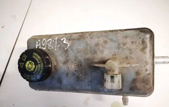 Brake fluid reservoir