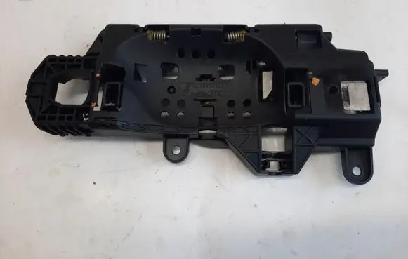 Rear door exterior handle/bracket
