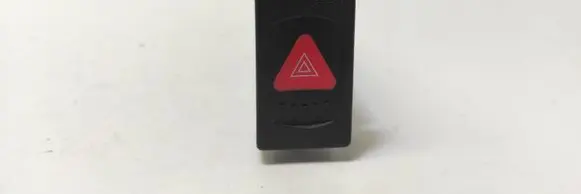 Volkswagen PASSAT B5 Hazard light switch