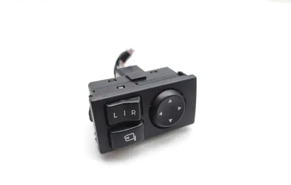 Isuzu D-Max Wing mirror switch M42200