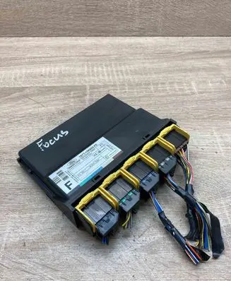 Ford Focus Comfort/convenience module 1S7T15K600FE 5WK48730H WITHPLUGS