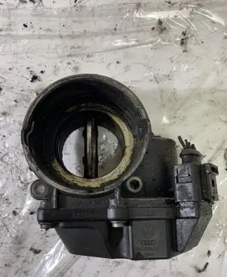 Volkswagen Golf Plus Throttle valve 03G128063A A2C53249824