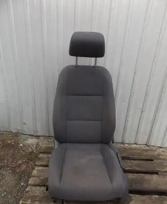 Volkswagen Touran I Front driver seat 