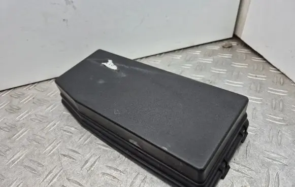 Chevrolet Captiva Fuse box cover 96821095
