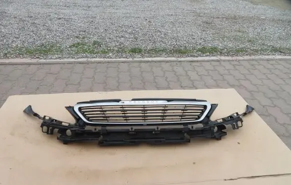 Peugeot 308 Front bumper mounting bracket