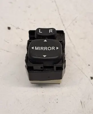 Toyota Avensis T250 Wing mirror switch 183574