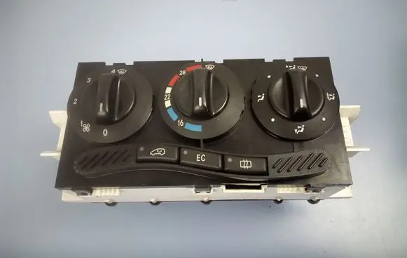 Mercedes-Benz A W168 Climate control unit 1688300485 Q123799
