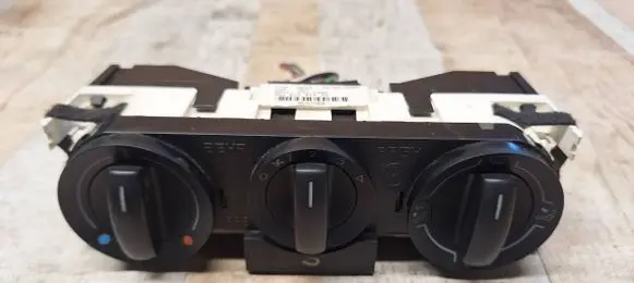 Volkswagen Fox Climate control unit 6Q0819045AA 901512335000