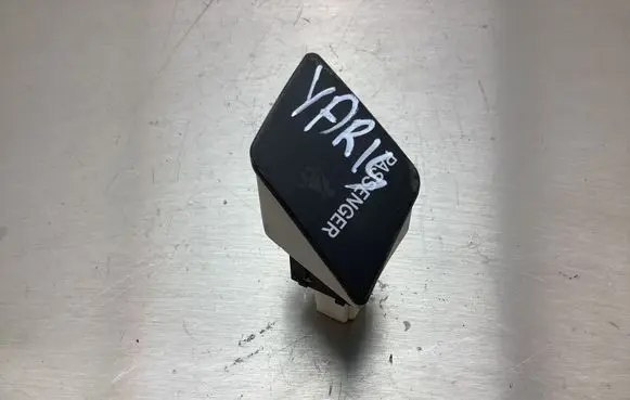 Toyota Yaris Passenger airbag on/off switch 839500D010