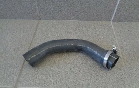 Mercedes-Benz Vito Viano W639 Engine coolant pipe/hose A6395017882