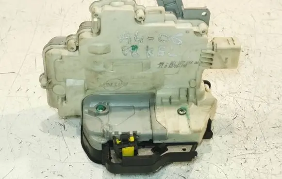 Audi A4 S4 B7 8E 8H Front door lock 8E1837016AA