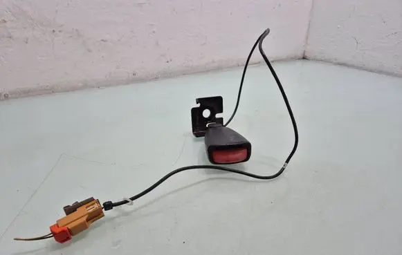 Volvo V50 Rear seatbelt buckle 30780607