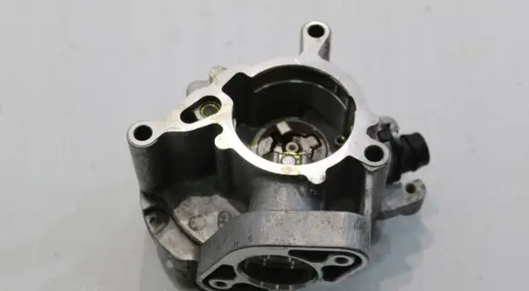 Volkswagen Arteon Vacuum pump 06K145100AB