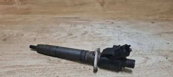 Volvo XC70 Fuel injector 31272690
