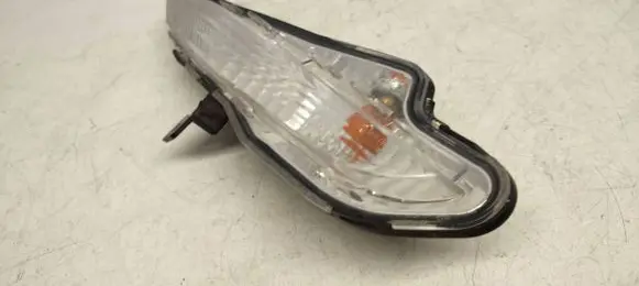 Peugeot 308 Front bumper turn signal 18764202 4906J 2V21W