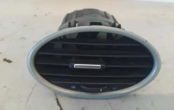 Ford Focus C-MAX Dash center air vent grill 4M51-A014L21