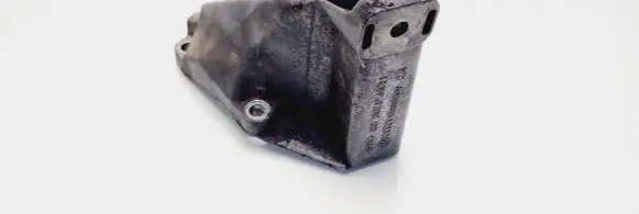 Volkswagen PASSAT B5.5 Engine mounting bracket 8D0199307P