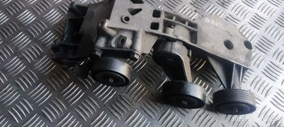 Mercedes-Benz B W245 Generator/alternator bracket 