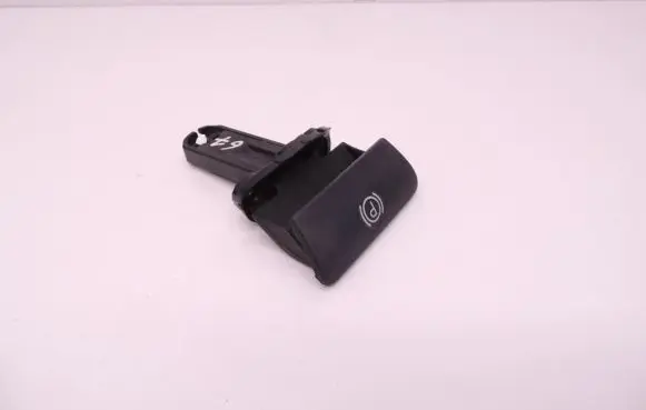 Volvo XC90 Hand brake release handle 8683963 D67
