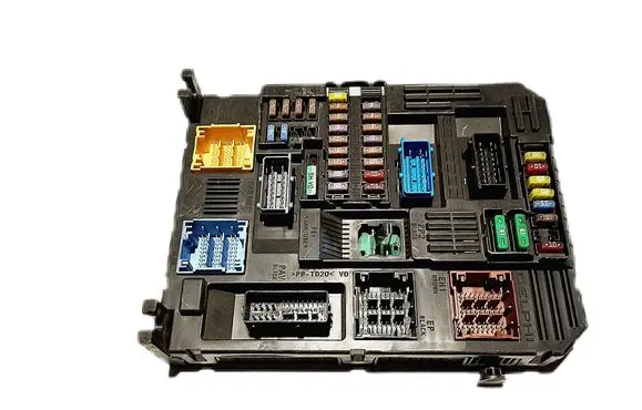 Peugeot 308 Fuse module 9819851280