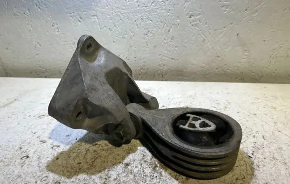 Nissan Qashqai Engine mounting bracket 11332JD700 A1919C03