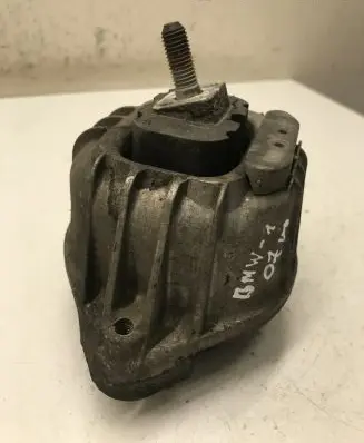 BMW 1 E81 E87 Engine mount bracket 139811