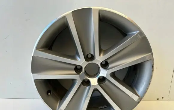 Volkswagen Golf Plus R17 alloy rim 5M0601025A