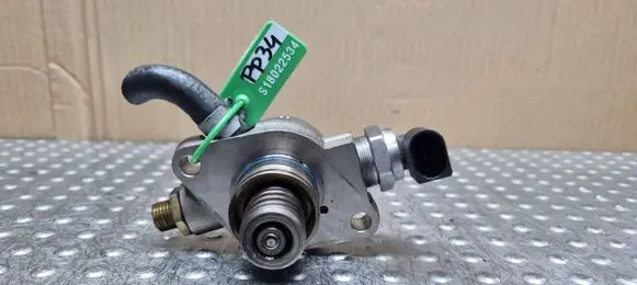 Volkswagen PASSAT B8 Mechanical fuel pump 06L127025N