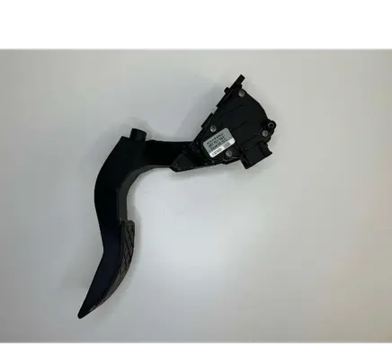 Accelerator throttle pedal
