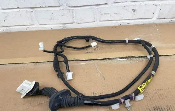 Lexus CT 200H Rear door wiring loom 8215476040
