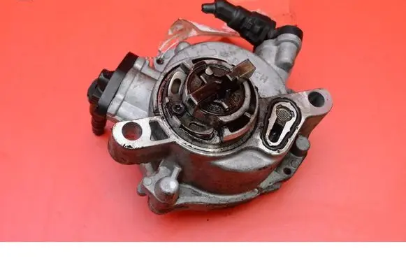 Peugeot 508 RXH Vacuum pump 9804021880