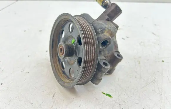 Ford Focus Power steering pump 3KD2803