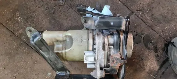 Volvo V50 Power steering pump 9V613K514AC