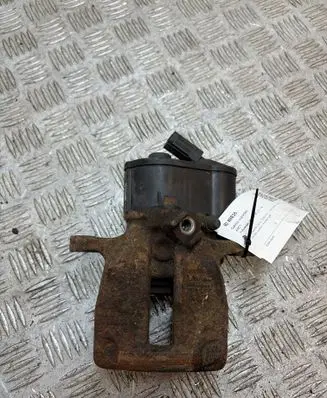 Volkswagen PASSAT B7 Rear brake caliper 32332267K